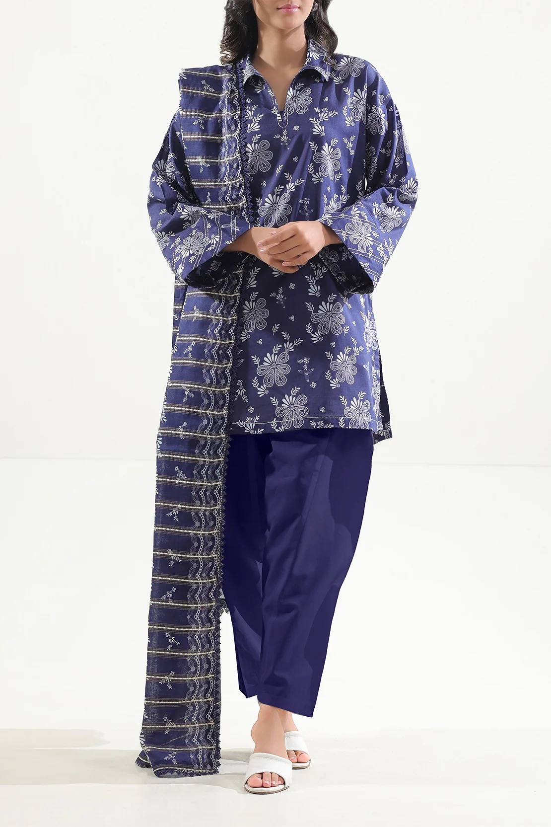 Saya Unstitched Printed Lawn 3 Piece - Apparel Accessory Designed For Fashion Styling And Daily Wardrobe Routine 3 Saya Unstitched Printed Lawn 3 Piece - Apparel Accessory Designed For Fashion Styling And Daily Wardrobe Routine - Image 3
