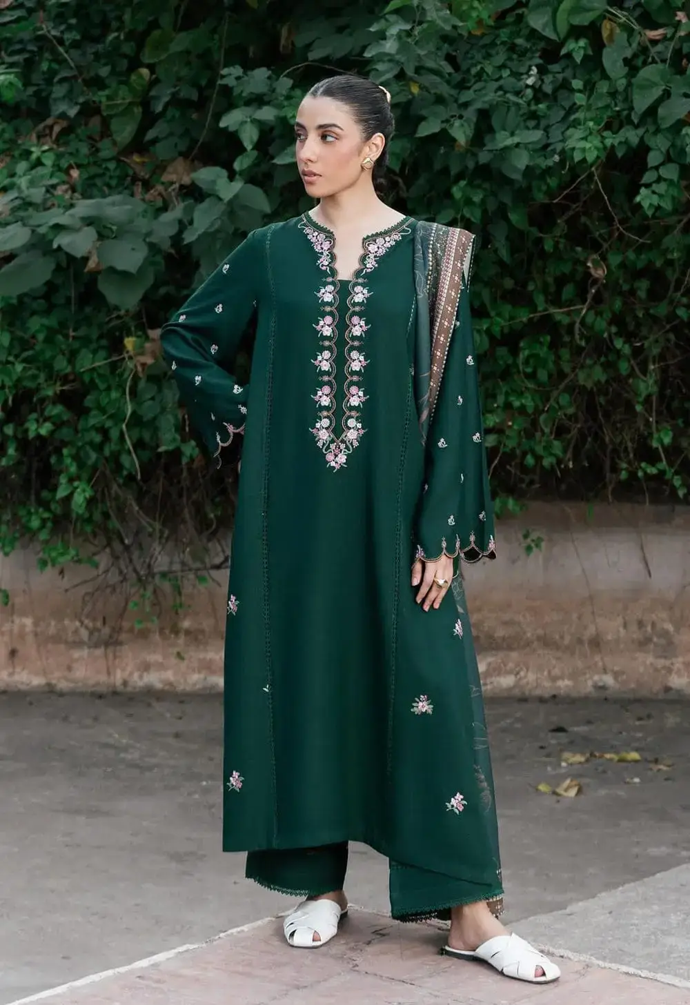 Women's 3 Pcs Green Embroidered Lawn Suit with Digital Print Diamond Dupatta 1 Women's Green 3 Piece Unstitched Embroidered Lawn Suit with Digital Print Diamond Dupatta